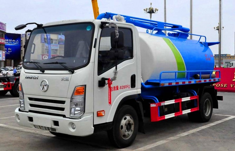 大運(yùn)奧普力5方吸糞車(chē)
